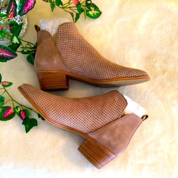 DOLCE VITA STACKED HEEL ALMOND SUEDE BOOTS 9.5 NWT - Picture 2 of 14